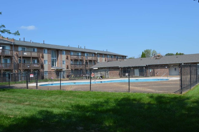 Building Photo - Manchester Court Apartments