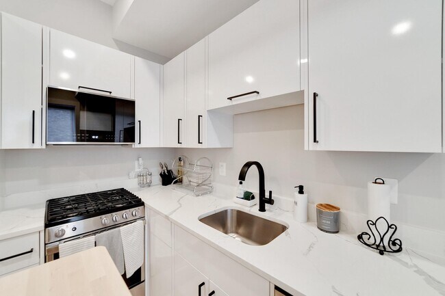 Foto del edificio - 2301 Ontario Rd NW