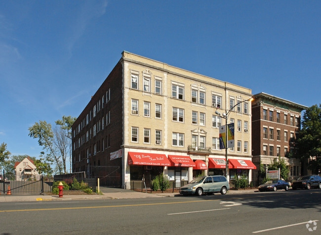 Building Photo - 76 Main St