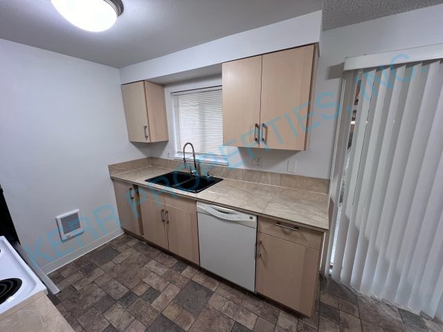 Foto del edificio - 2485 NE Division St