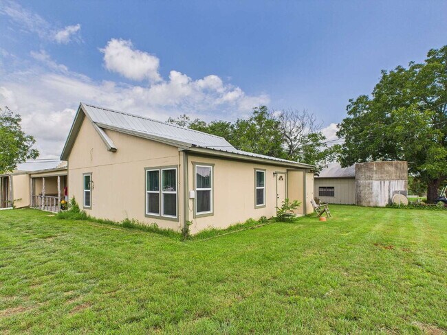 Foto del edificio - Furnished Move-in Ready 3/2