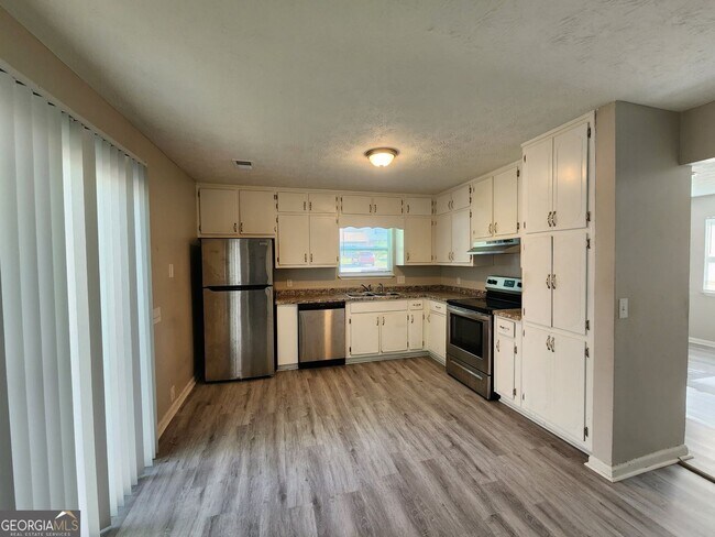 Foto del edificio - 1653 Pinedale Cir NW