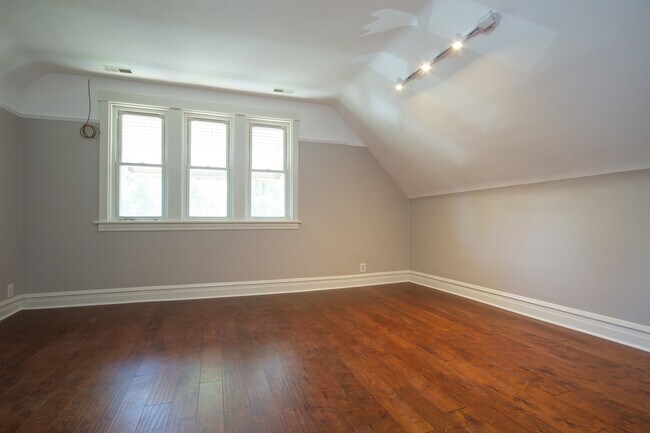 Foto del edificio - 5112 W Dakin St