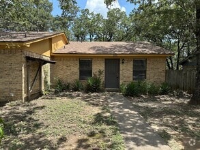 Building Photo - 2855 Forest Bend Dr
