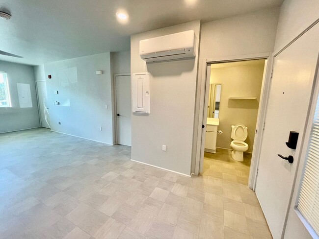 Building Photo - Spacious Studio, PET FRIENDLY in Ho'opili ...