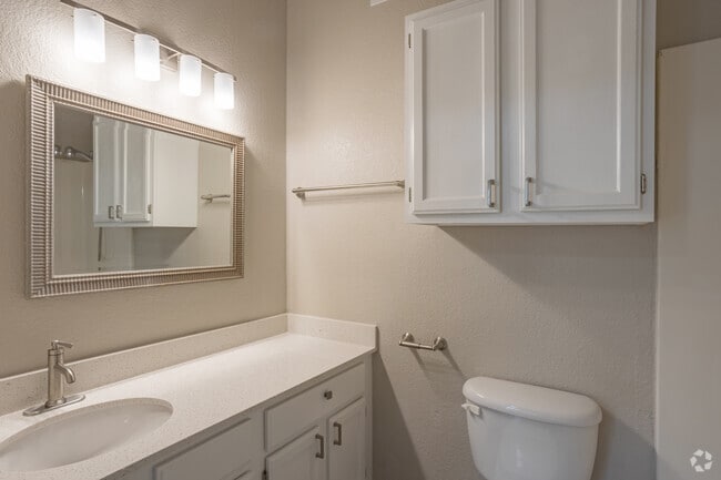 2BR, 2BA - 908SF - Heights at Battle Creek