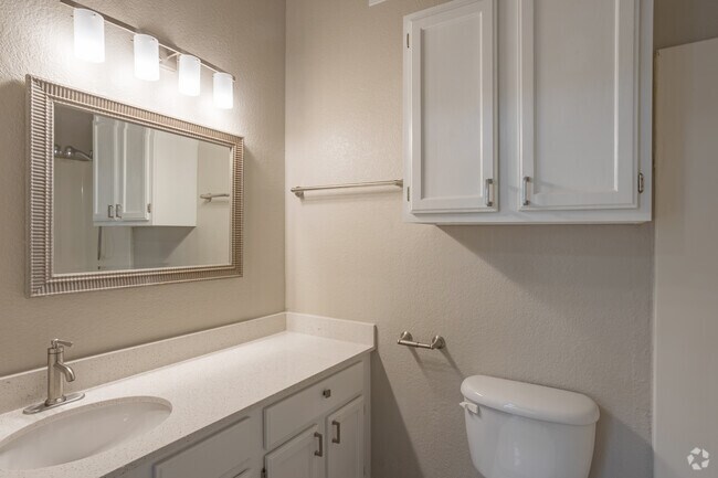 2BR, 2BA - 908SF - Heights at Battle Creek