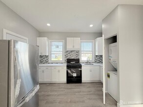 Building Photo - 146 Hayward Ave