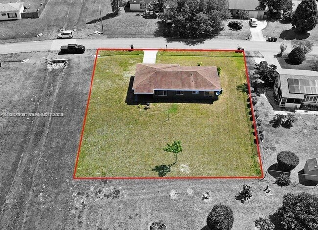 Foto del edificio - 250 SW Homeland Rd