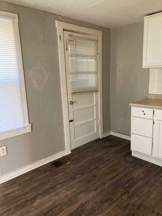 Foto del edificio - 1500 W 16th St