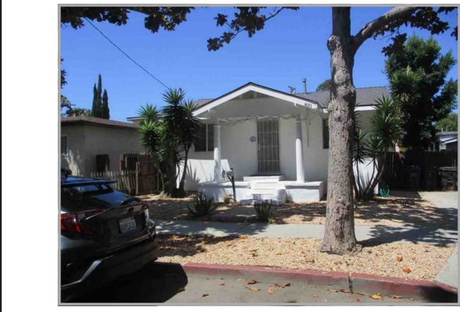 Front - 831 Mira Mar Ave