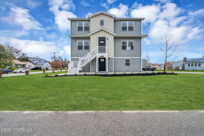 Building Photo - 58 Cove Rd