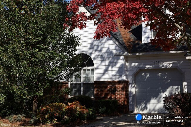 Foto del edificio - 3 br, 2 bath Townhome - 2015 University He...