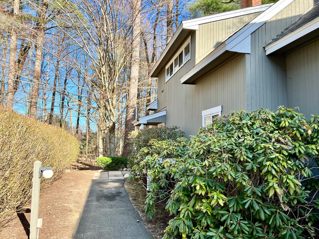 Building Photo - 16 Partridge Ct