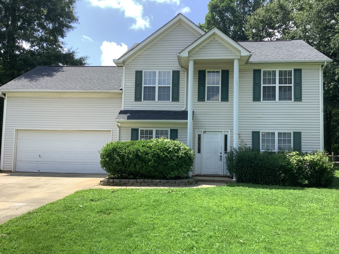 4042 Maple Shore Drive House Rental in Stallings, NC