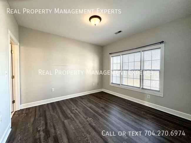 Foto del edificio - 8969 Meadow Vista Rd