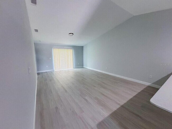 Foto del edificio - 13259 Blytheville Ave