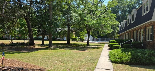Building Photo - River Bend #20