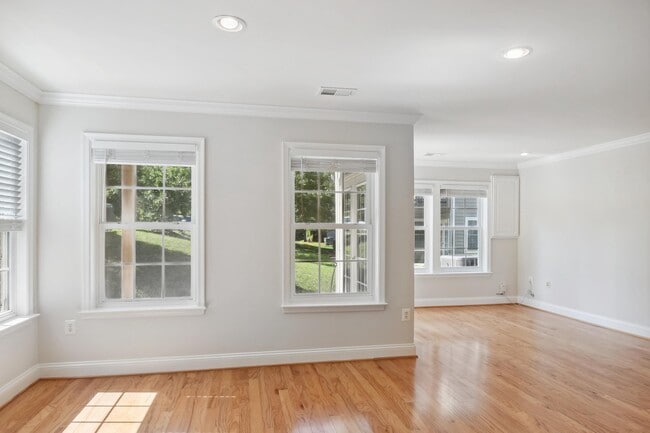 Building Photo - 47581 Royal Burnham Terrace