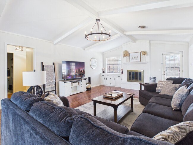 Foto del edificio - 7727 Cervin Dr