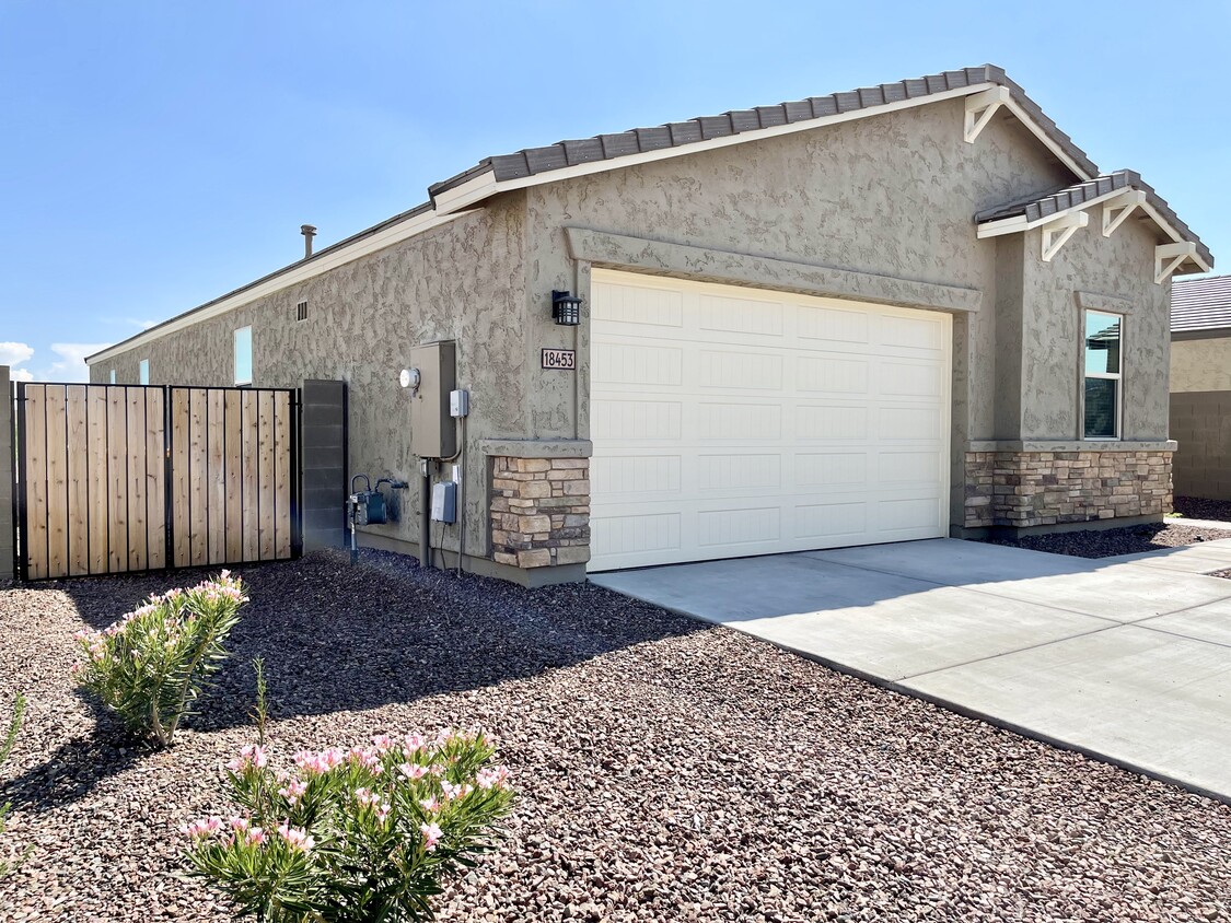 Foto principal - 18453 W Puget Ave