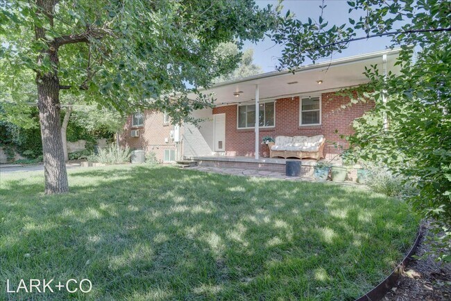 Building Photo - 4 br, 3 bath House - 5451 S. Hickory St