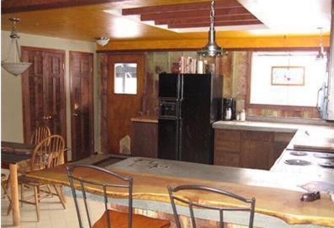Building Photo - Charming 3-Bedroom Home on Half-Acre in Sk...