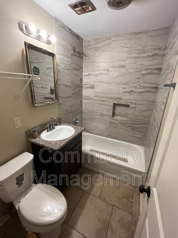 Building Photo - 16801 Vermillion Dr