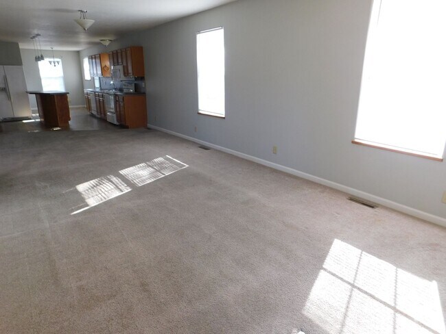 Foto del edificio - Spacious 3 Bedroom 2 bath Home in El Dorad...