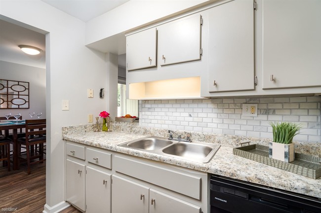 Building Photo - 2634 Embarcadero Dr