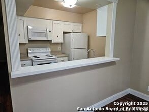 Building Photo - 2811 Woodbury Dr
