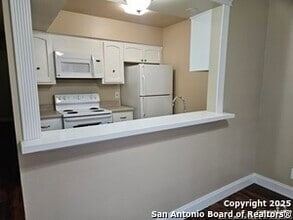 Building Photo - 2811 Woodbury Dr