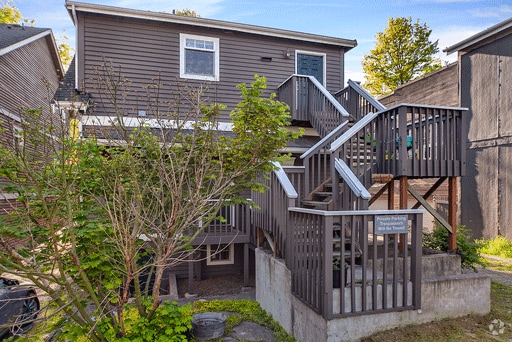 Building Photo - 412 26th Ave S