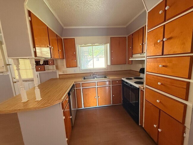 Building Photo - Move-In Ready 3BR Home Available Now!