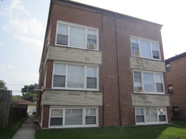 Primary Photo - 8617 Grand Ave
