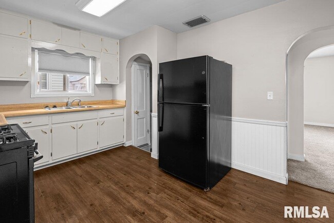 Building Photo - 1916 33rd St