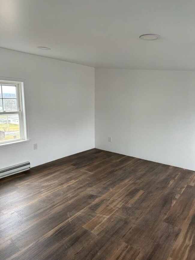 Foto del edificio - 129 E Market St
