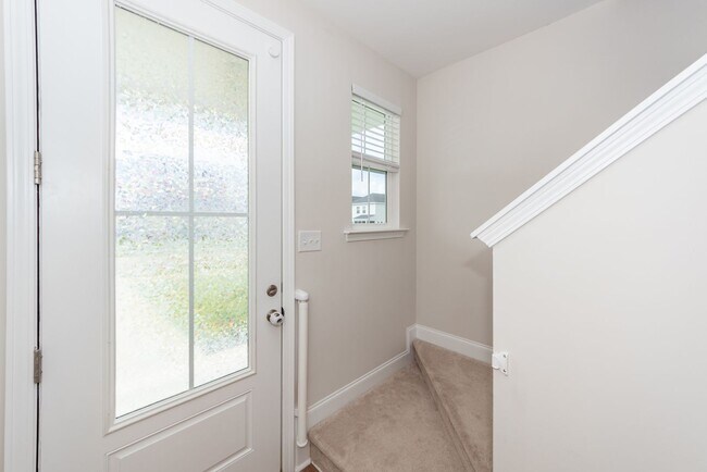 Building Photo - 121 Hawthorne Landing Dr