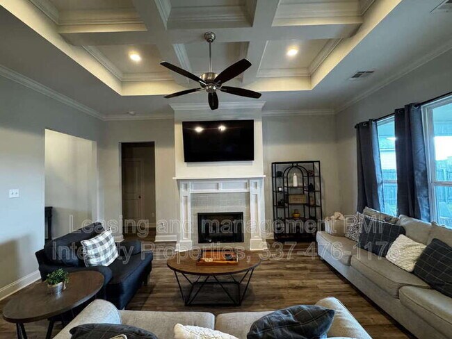 Foto del edificio - 200 Tennyson Dr