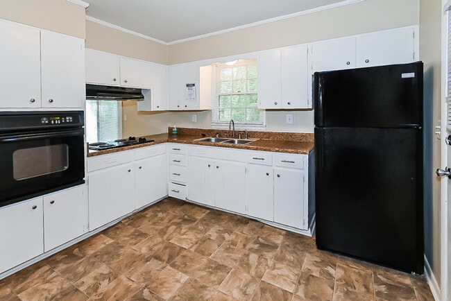 Building Photo - 2204 Euclid Rd NW