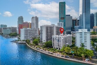 Building Photo - 1440 Brickell Bay Dr