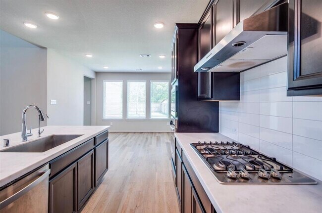 Foto del edificio - 523 Timber Voyage Ct