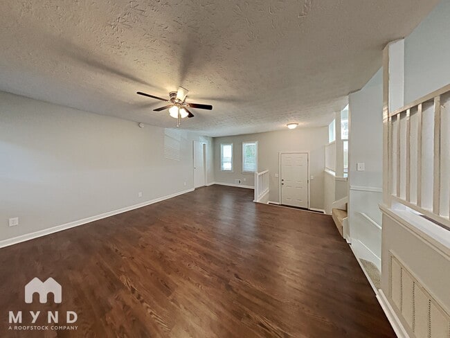 Building Photo - 3709 Summit Dr NW