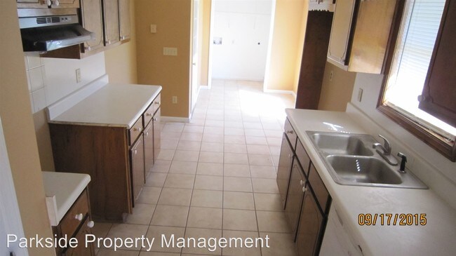Building Photo - 3 br, 2 bath House - 10 Oak Wood Ln