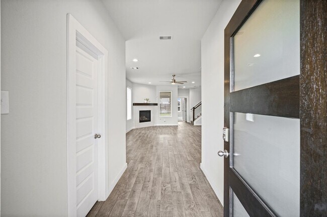 Foto del edificio - 144 Shining Pt Dr