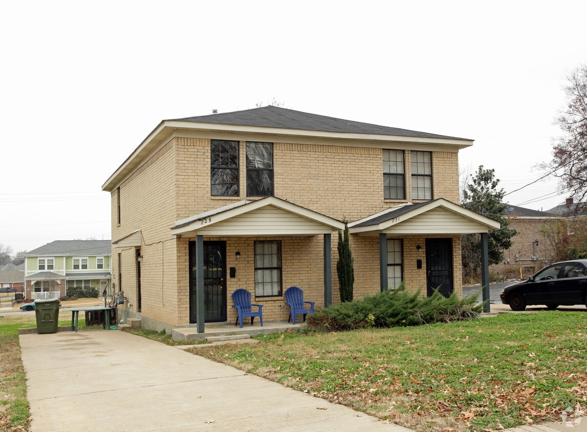 Building Photo - 225-231 Cochran St