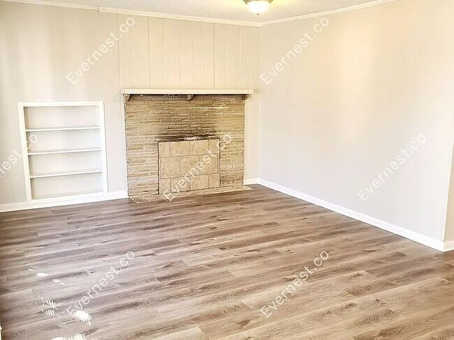 Foto del edificio - 2704 Broadway St
