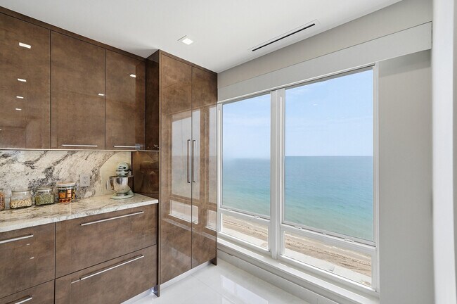 Building Photo - 4100 Galt Ocean Dr
