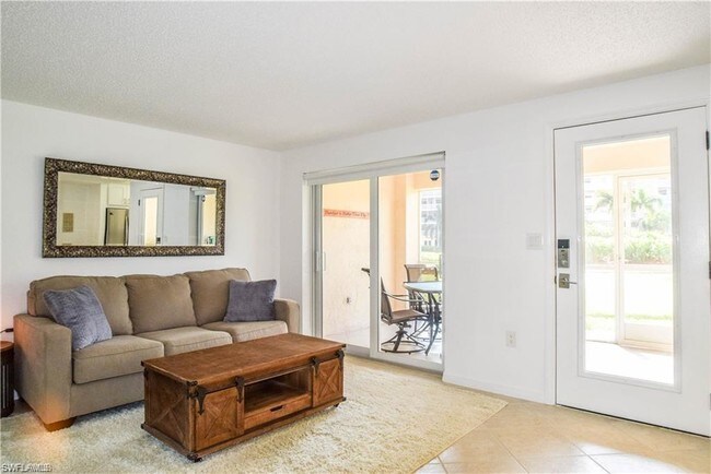 Foto del edificio - 25720 Hickory Blvd