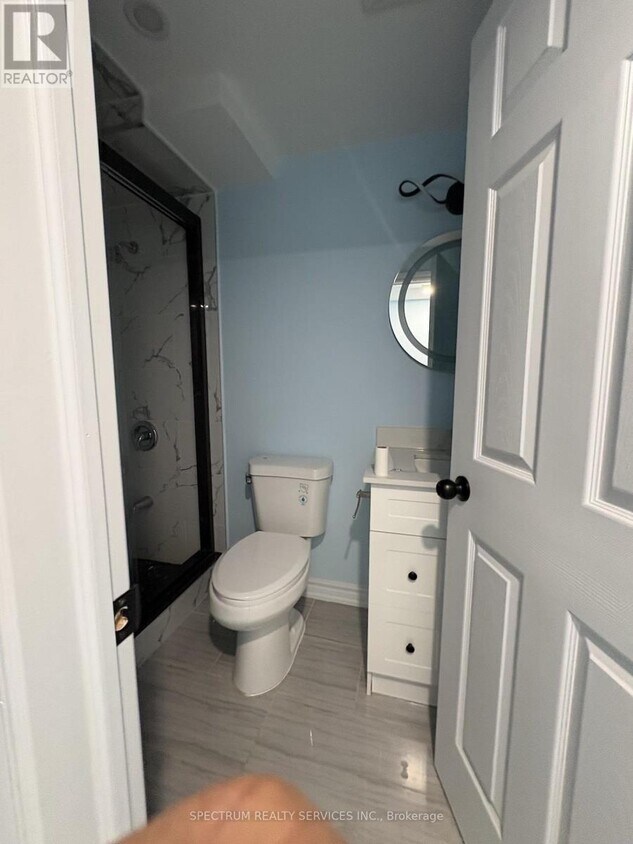 Photo du bâtiment - 1816 Silverstone Cres